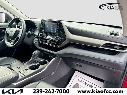 Used 2022 Toyota Highlander XLE image 14