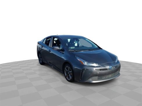 Used 2019 Toyota Prius L Eco image 2