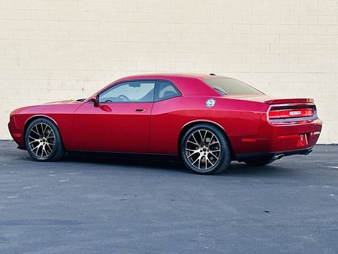 Used 2010 Dodge Challenger R/T RWD image 4