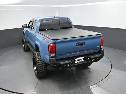Used 2019 Toyota Tacoma TRD Sport AWD/4WD image 28