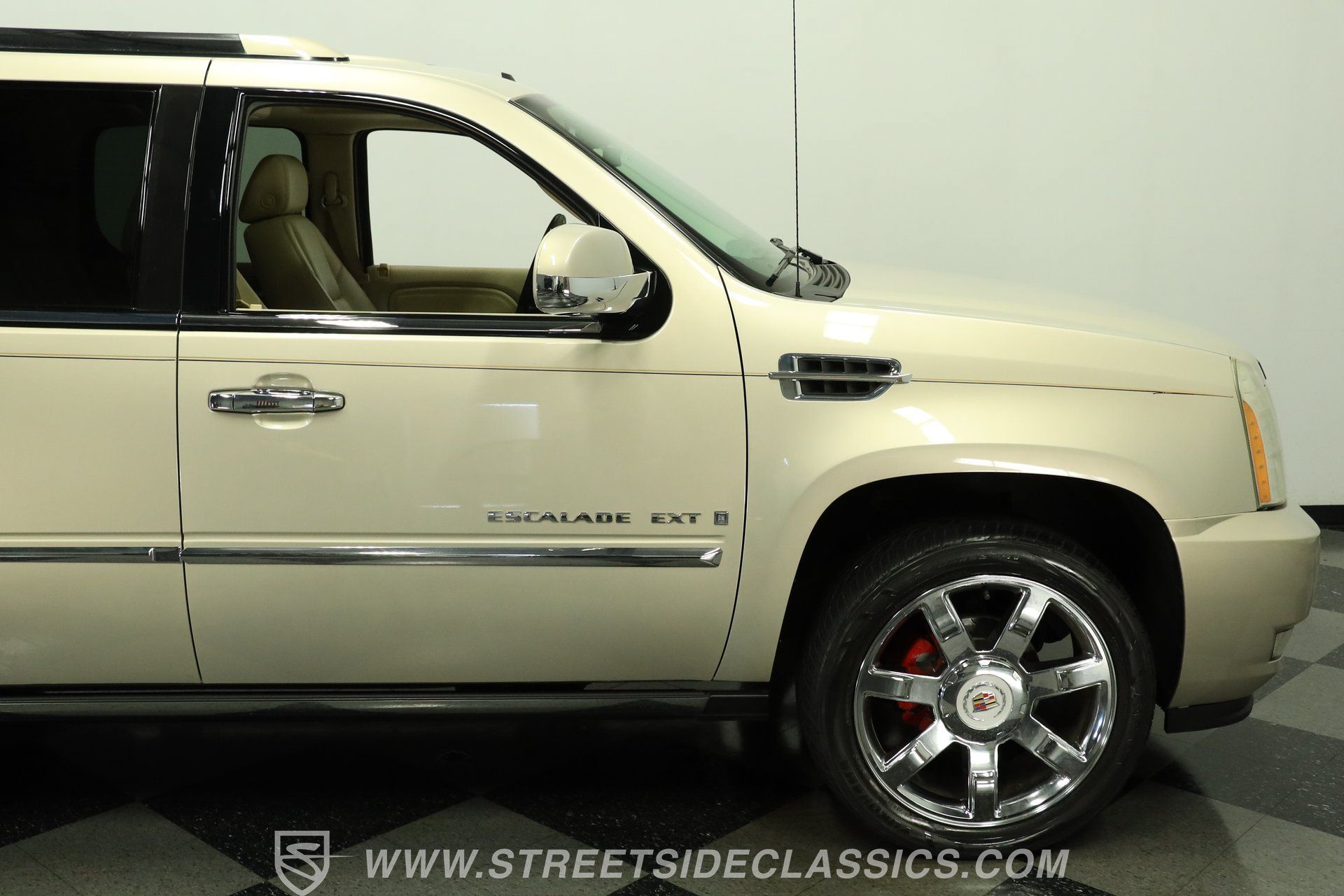 Used 2007 Cadillac Escalade EXT w/ Information Package AWD/4WD image 29