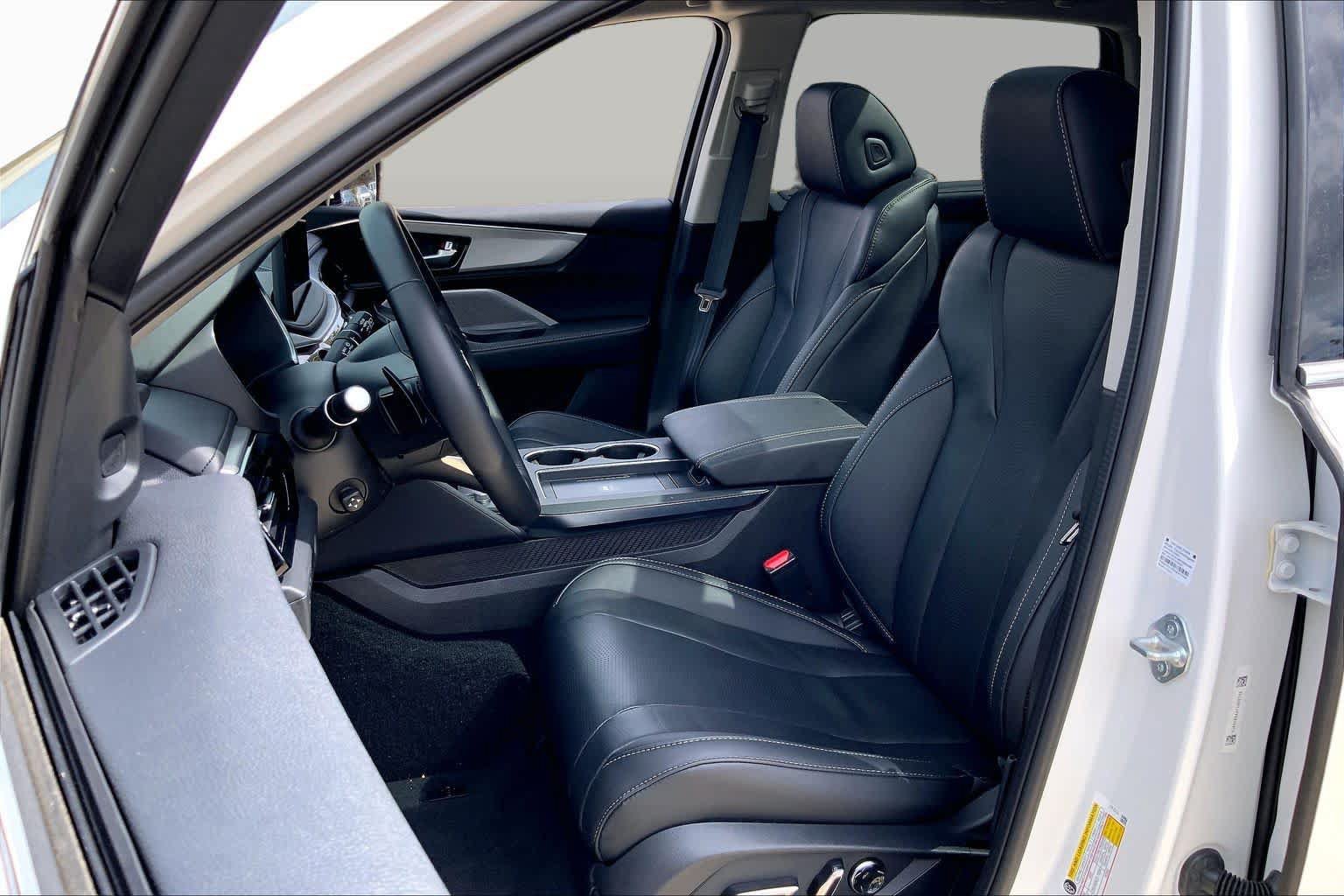 Used 2026 Acura MDX w/ Technology Package FWD image 3