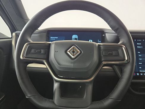 Used 2025 Rivian R1S Adventure Dual AWD/4WD image 28