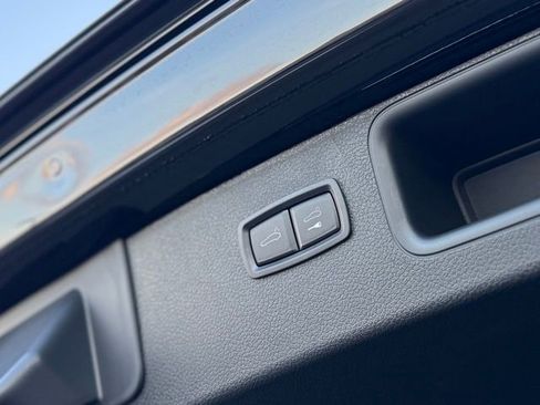 Certified 2025 Porsche Macan S image 35