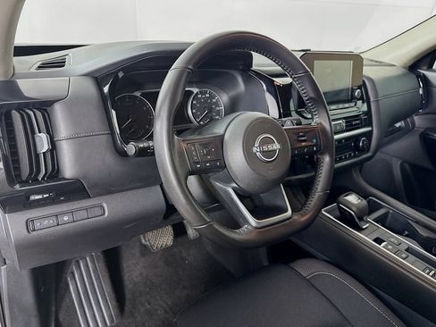Used 2024 Nissan Pathfinder SV FWD image 9