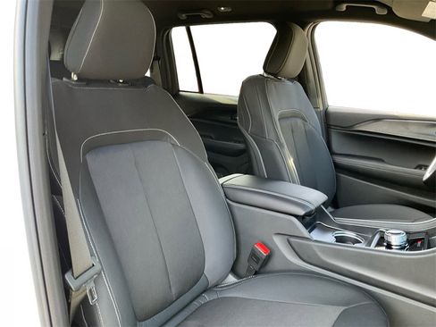 New 2025 Jeep Grand Cherokee Laredo image 27