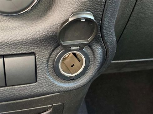 Used 2013 Jeep Wrangler Unlimited Sahara image 26