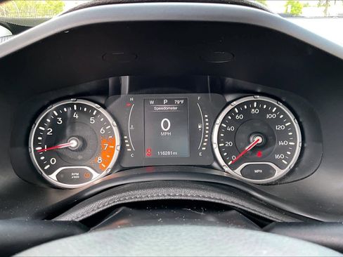 Used 2016 Jeep Renegade Latitude AWD/4WD image 26