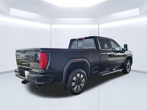 Used 2024 GMC Sierra 2500 Denali AWD/4WD image 3
