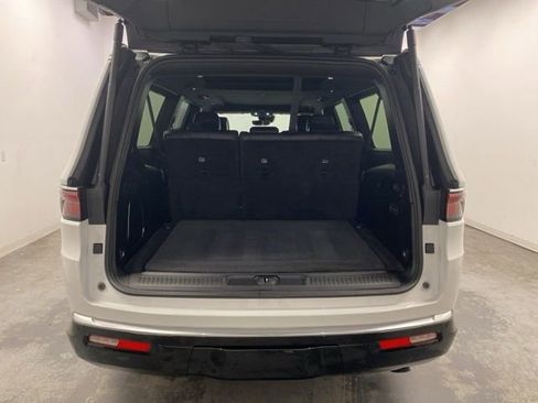 Used 2023 Jeep Wagoneer L 4WD w/ Premium Group I image 26