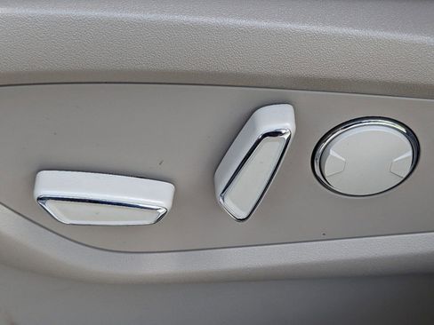 Certified 2023 Lincoln Nautilus Reserve w/ Equipment Group 202A image 22