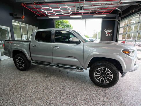 Used 2022 Toyota Tacoma TRD Sport w/ Technology Package AWD/4WD image 5
