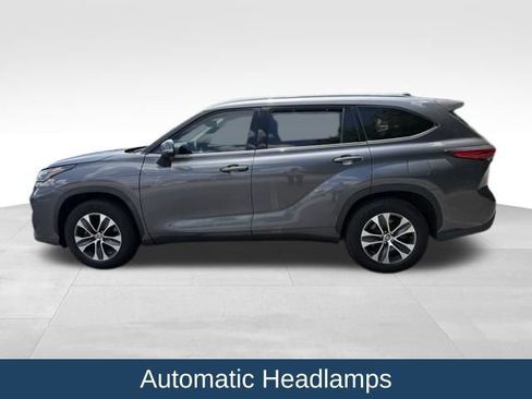 Used 2021 Toyota Highlander XLE FWD image 7