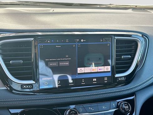 New 2026 Chrysler Pacifica Select FWD image 15