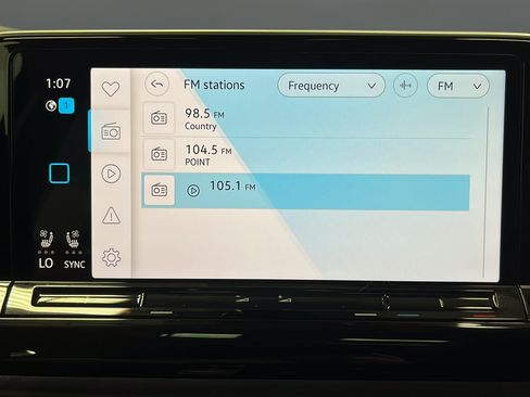Used 2025 Volkswagen Atlas SEL AWD/4WD image 32