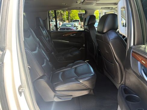 Used 2018 Cadillac Escalade ESV Premium Luxury AWD/4WD image 32