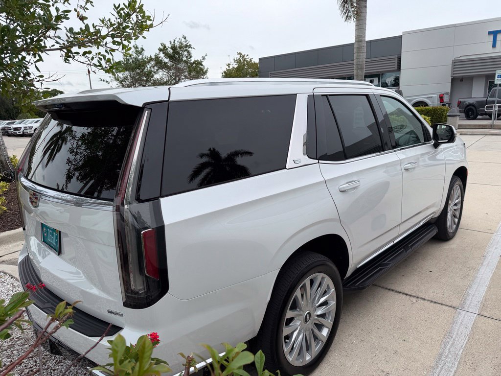 Used 2023 Cadillac Escalade Luxury RWD image 4
