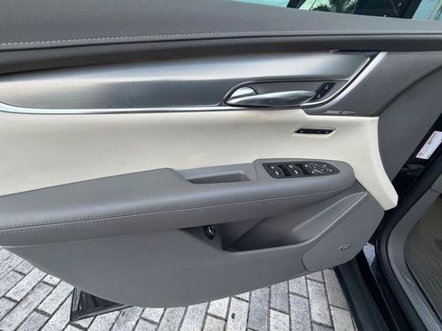 Used 2021 Cadillac XT5 Premium Luxury FWD image 12