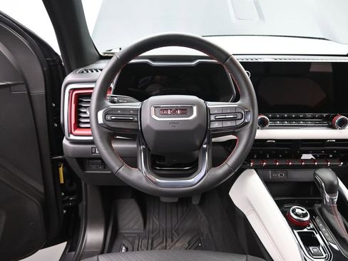 Used 2024 GMC Canyon AT4X image 27