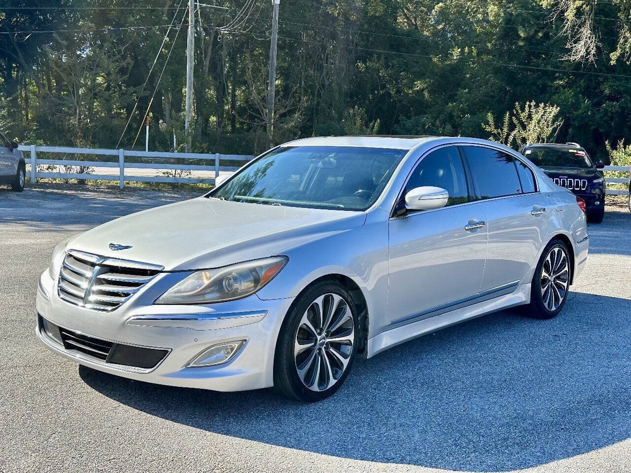 Used 2012 Hyundai Genesis 5.0 R-Spec RWD image 3