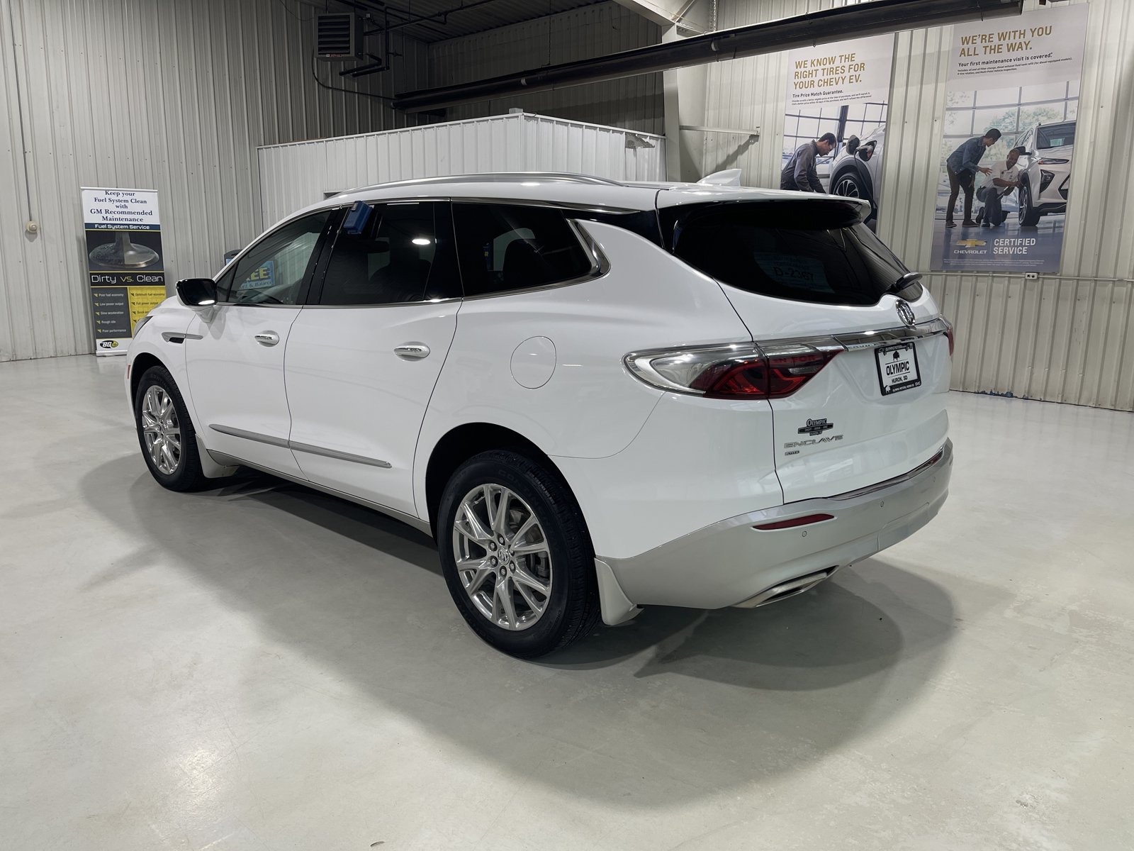 Used 2023 Buick Enclave Essence w/ Experience Buick Package AWD/4WD image 6