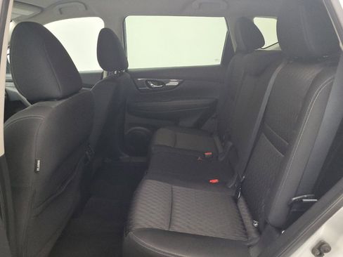 Used 2018 Nissan Rogue SV image 18