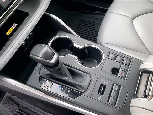 Used 2023 Toyota Highlander XLE image 20