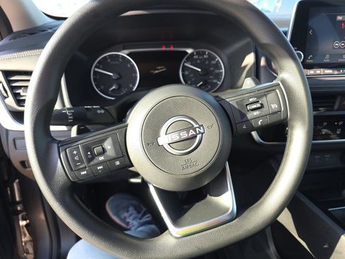 Used 2024 Nissan Rogue S AWD/4WD image 10