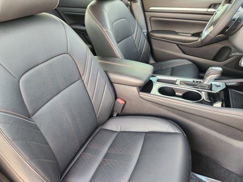 Used 2024 Nissan Altima 2.5 SR w/ SR Premium Package image 16