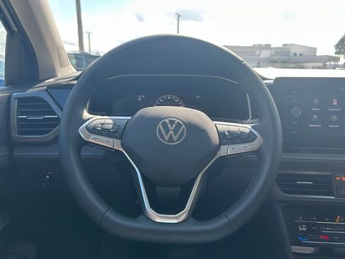 New 2026 Volkswagen Taos SE image 14