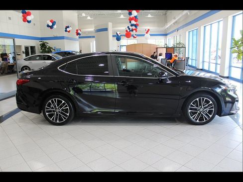 Used 2026 Toyota Camry XLE FWD image 4