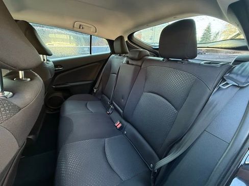 Used 2022 Toyota Prius LE image 25