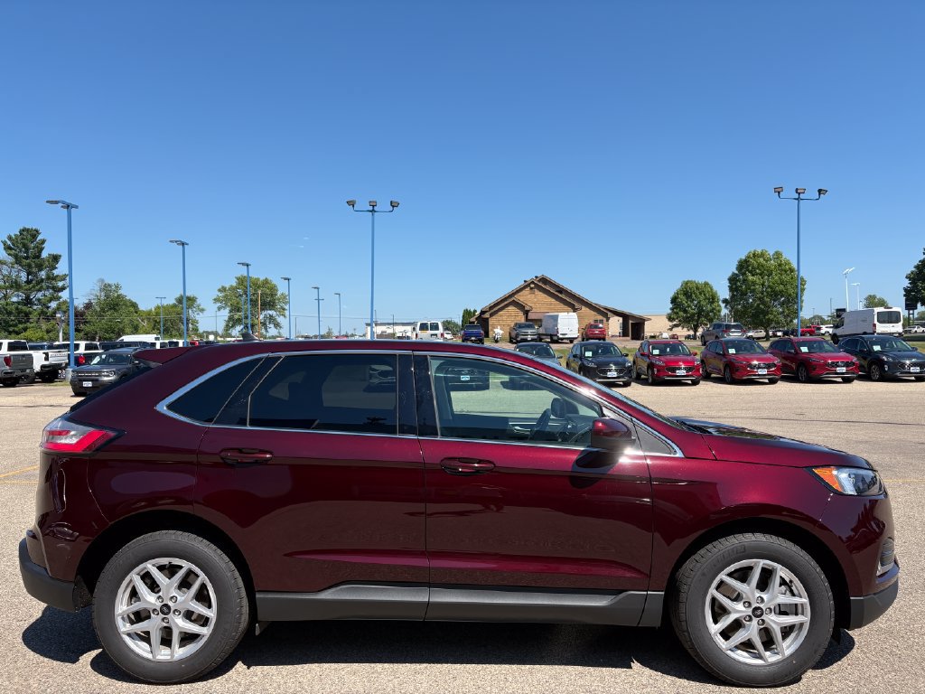 Used 2024 Ford Edge SEL w/ Convenience Package AWD/4WD image 4
