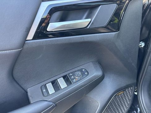 Used 2025 Mitsubishi Outlander SE FWD image 12