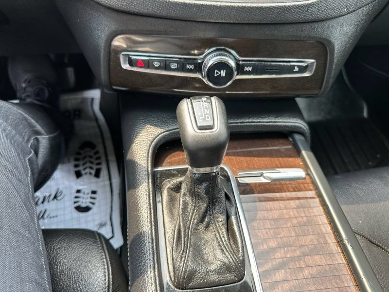 Used 2018 Volvo XC90 T6 Momentum w/ Convenience Package AWD/4WD image 25