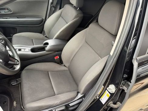 Used 2019 Honda HR-V LX image 7