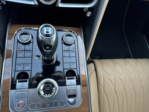 New 2026 Bentley Flying Spur Plug-In Hybrid image 17