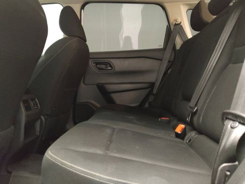 Used 2024 Nissan Rogue S FWD image 18