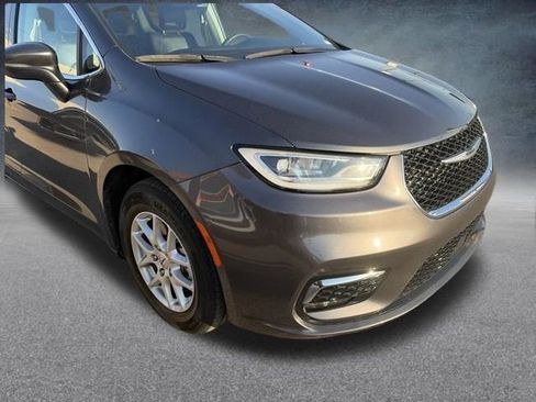 Used 2023 Chrysler Pacifica Touring-L image 49