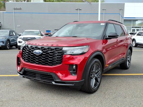 Certified 2025 Ford Explorer ST-Line w/ Premium Package AWD/4WD image 4