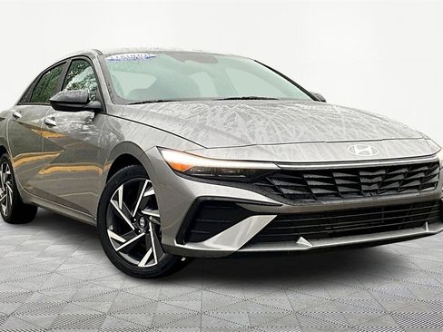 Certified 2025 Hyundai Elantra Sport image 12