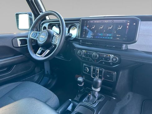 Used 2024 Jeep Wrangler Unlimited Sahara AWD/4WD image 19