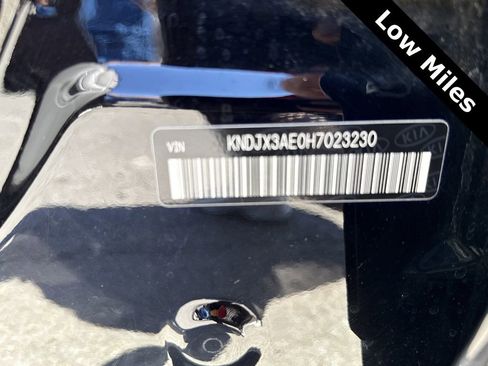 Used 2017 Kia Soul EV + w/ Sun & Fun Package image 29