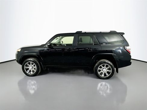 Used 2022 Toyota 4Runner SR5 Premium image 4