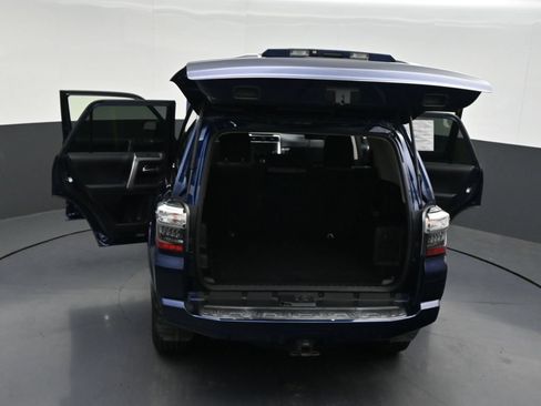 Used 2020 Toyota 4Runner SR5 AWD/4WD image 35