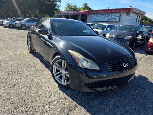 Used 2010 INFINITI G37 Convertible w/ Premium Pkg RWD image 2