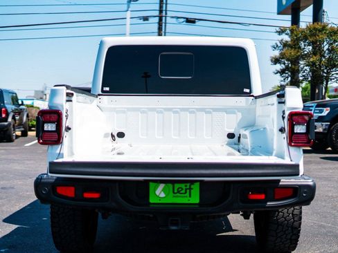Used 2025 Jeep Gladiator Mojave AWD/4WD image 6