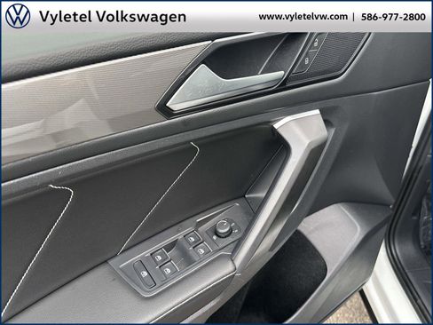 Certified 2022 Volkswagen Tiguan SE image 17