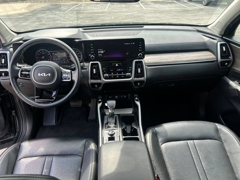 Used 2023 Kia Sorento EX w/ Panoramic Sunroof Package FWD image 13