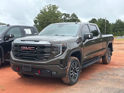 Used 2024 GMC Sierra 1500 AT4 w/ Technology Package AWD/4WD image 1